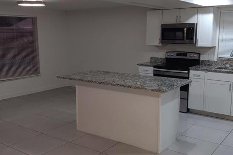 House in Port Richey, Florida 2 bedrooms, 129.04 sq.m. № 2226742 - photo 4