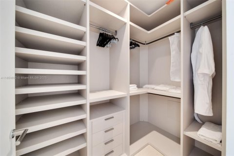 Copropriété à louer à Surfside, Floride: 3 chambres, 204.48 m2 № 1854963 - photo 27
