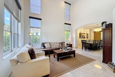 House in Weston, Florida 5 bedrooms, 369.66 sq.m. № 2185519 - photo 12
