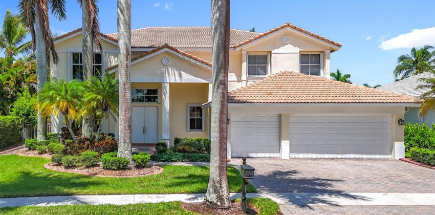 House in Weston, Florida 5 bedrooms, 369.66 sq.m. № 2185519