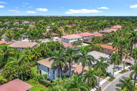 House in Weston, Florida 5 bedrooms, 369.66 sq.m. № 2185519 - photo 8