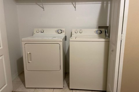Condo in Orlando, Florida, 2 bedrooms  № 2391445 - photo 18