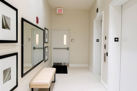 Copropriété à vendre à Hollywood, Floride: 2 chambres, 96.25 m2 № 1950462 - photo 18