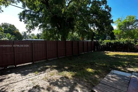 Commercial property in Miami, Florida 1 bedroom № 2087267 - photo 3