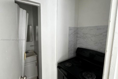 Commercial property in Miami, Florida 1 bedroom № 2087267 - photo 9
