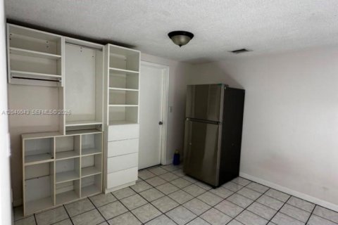 Commercial property in Miami, Florida 1 bedroom № 2087267 - photo 6