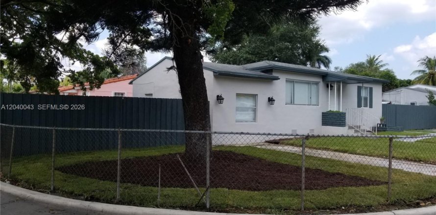Commercial property in Miami, Florida 1 bedroom № 2087267