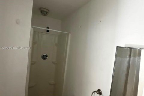 Commercial property in Miami, Florida 1 bedroom № 2087267 - photo 11