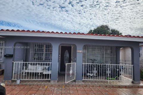 Casa en Miami, Florida 6 dormitorios, 163.51 m2 № 2025929