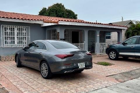 Villa ou maison à vendre à Miami, Floride: 6 chambres, 163.51 m2 № 2025929 - photo 2