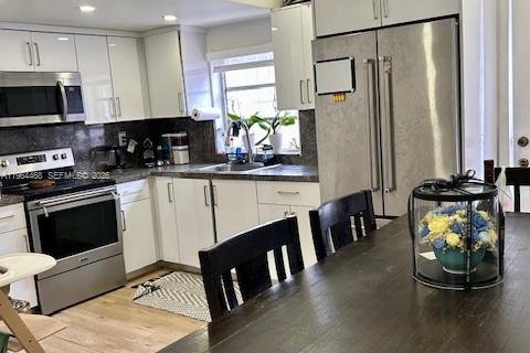 Villa ou maison à vendre à Miami, Floride: 6 chambres, 163.51 m2 № 2025929 - photo 4