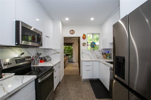 Casa en venta en Miami, Florida, 4 dormitorios, 141.12 m2 № 1945760 - foto 8