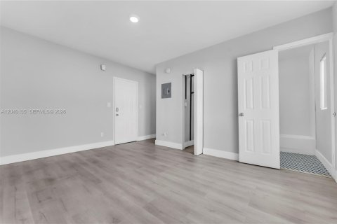 Apartment in South Miami, Florida № 2086448 - photo 2