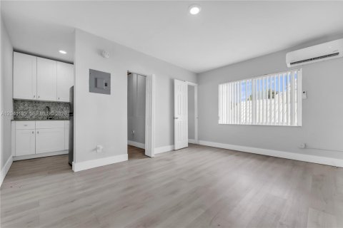 Studio in South Miami, Florida № 2086448