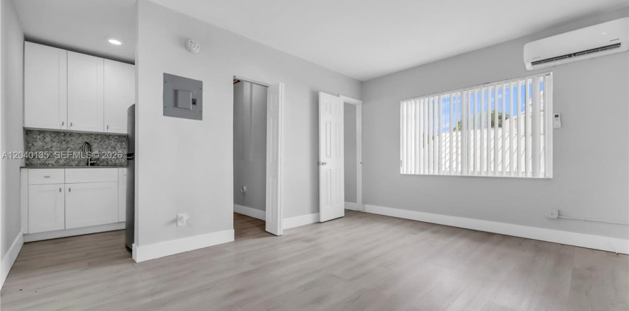 Studio in South Miami, Florida № 2086448