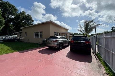 Villa ou maison à vendre à Miami, Floride: 2 chambres, 161.65 m2 № 2081427 - photo 2