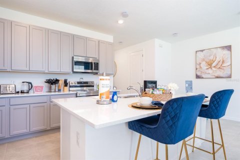 Townhouse in Davenport, Florida 3 bedrooms, 150.69 sq.m. № 2092208 - photo 8