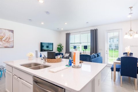 Townhouse in Davenport, Florida 3 bedrooms, 150.69 sq.m. № 2092208 - photo 12