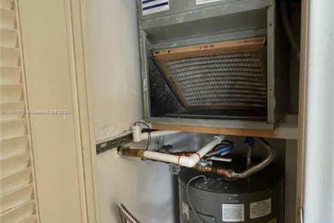 Condominio en venta en Hollywood, Florida, 1 dormitorio, 86.77 m2 № 1849152 - foto 9