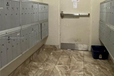 Condominio en venta en Hollywood, Florida, 1 dormitorio, 86.77 m2 № 1849152 - foto 15