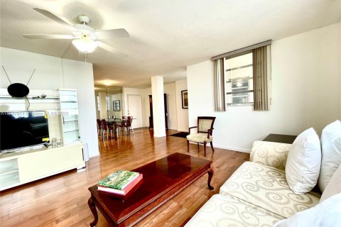 Condominio en venta en Hollywood, Florida, 1 dormitorio, 86.77 m2 № 1849152 - foto 3