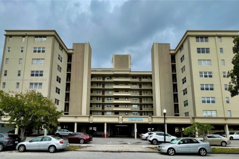 Condominio en venta en Hollywood, Florida, 1 dormitorio, 86.77 m2 № 1849152 - foto 2