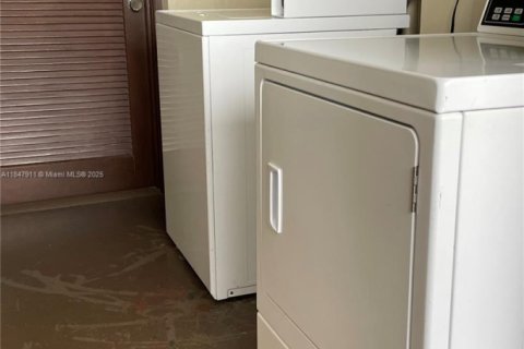 Condominio en venta en Hollywood, Florida, 1 dormitorio, 86.77 m2 № 1849152 - foto 13