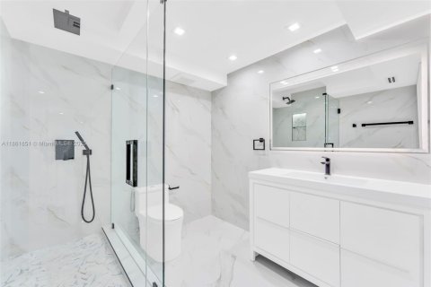 Condo in Sunny Isles Beach, Florida, 2 bedrooms  № 1892432 - photo 7