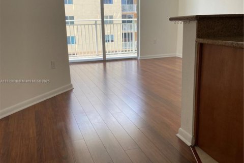Condo in Miami, Florida, 1 bedroom  № 1977216 - photo 7
