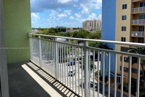 Condo in Miami, Florida, 1 bedroom  № 1977216 - photo 8