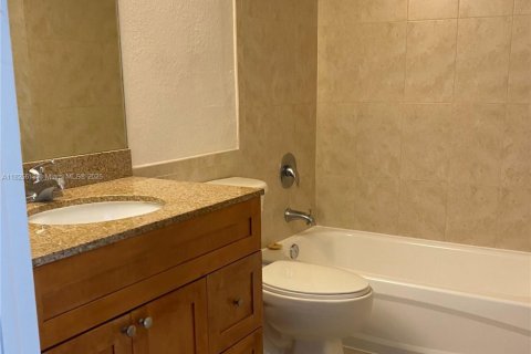 Condo in Miami, Florida, 1 bedroom  № 1977216 - photo 6