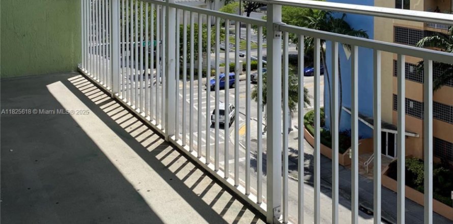 Condo in Miami, Florida, 1 bedroom  № 1977216