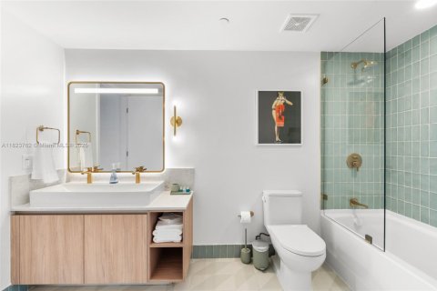 Condo in Miami, Florida, 1 bedroom  № 1888841 - photo 16