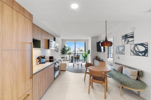 Condo in Miami, Florida, 1 bedroom  № 1888841 - photo 2