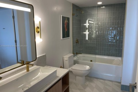 Condo in Miami, Florida, 1 bedroom  № 1888841 - photo 28