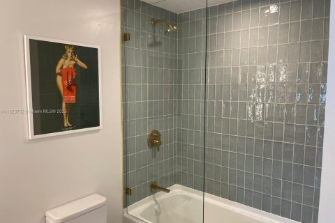 Condo in Miami, Florida, 1 bedroom  № 1888841 - photo 29