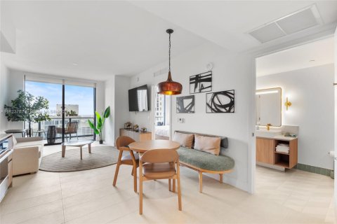 Condo in Miami, Florida, 1 bedroom  № 1888841 - photo 1