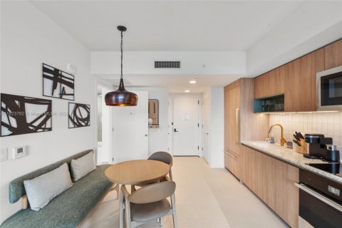 Condo in Miami, Florida, 1 bedroom  № 1888841 - photo 5