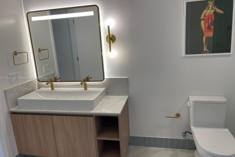 Condo in Miami, Florida, 1 bedroom  № 1888841 - photo 27