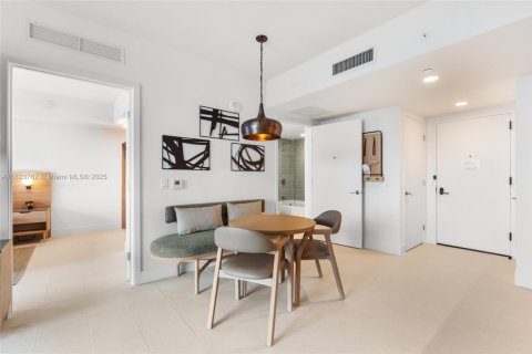 Condo in Miami, Florida, 1 bedroom  № 1888841 - photo 11