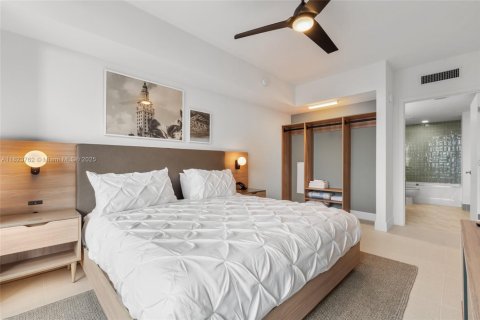 Condo in Miami, Florida, 1 bedroom  № 1888841 - photo 15