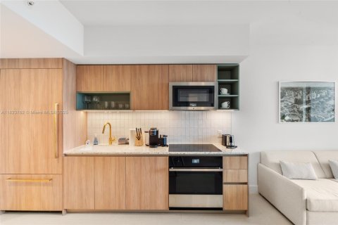 Condo in Miami, Florida, 1 bedroom  № 1888841 - photo 4