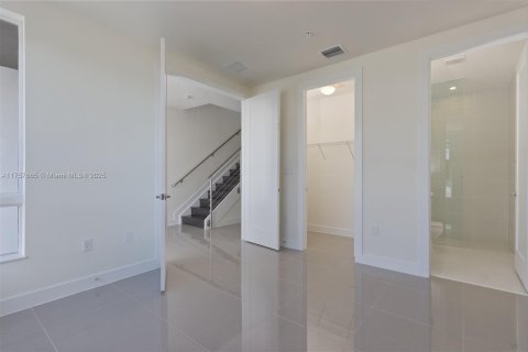 Touwnhouse à vendre à Doral, Floride: 4 chambres, 246.66 m2 № 1706905 - photo 3