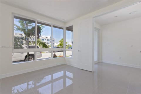 Touwnhouse à vendre à Doral, Floride: 4 chambres, 246.66 m2 № 1706905 - photo 5