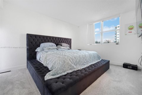 Condo in North Bay Village, Florida, 2 bedrooms  № 1693204 - photo 7