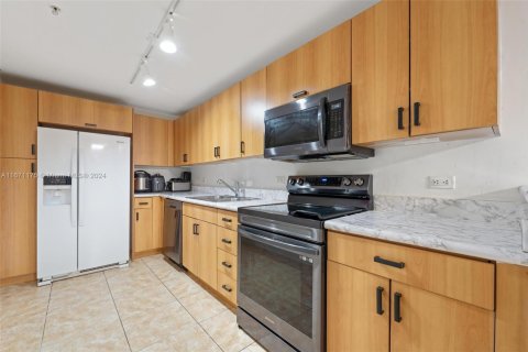 Condo in North Bay Village, Florida, 2 bedrooms  № 1693204 - photo 4