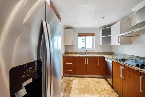 Condo in Miami, Florida, 2 bedrooms  № 1686265 - photo 10