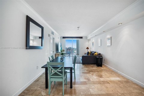 Condo in Miami, Florida, 2 bedrooms  № 1686265 - photo 5