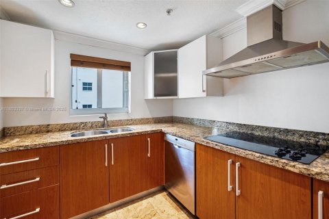 Condo in Miami, Florida, 2 bedrooms  № 1686265 - photo 9