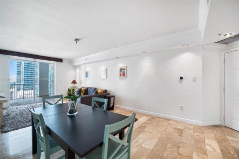 Condo in Miami, Florida, 2 bedrooms  № 1686265 - photo 7